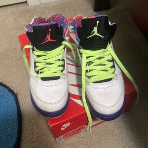 I’m selling a pair of Jordan 5 Bel air